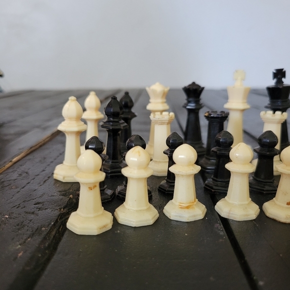 Vintage Chess Pieces Replacement Plastic Black Cream Ivory Tan - Picture 4 of 7